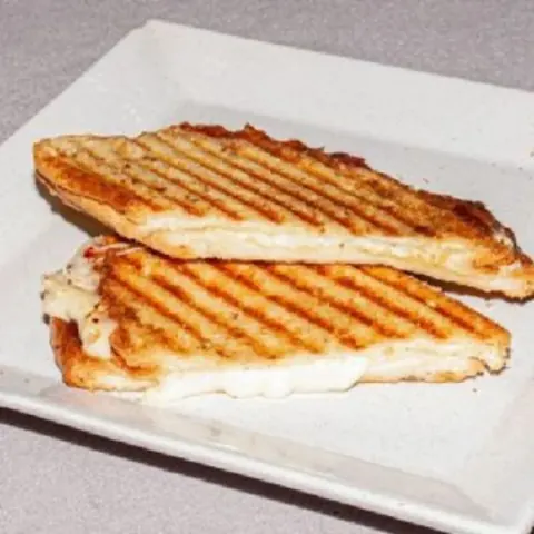 Kaşarlı Bazlama Tost