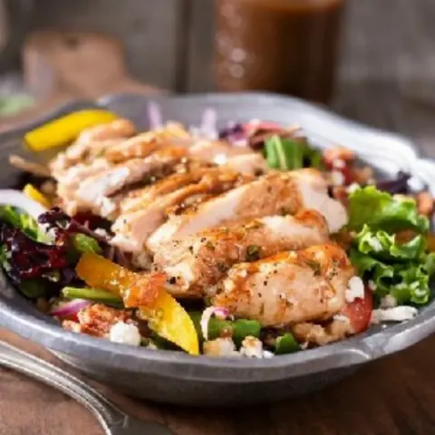 ızgara tavuk salata